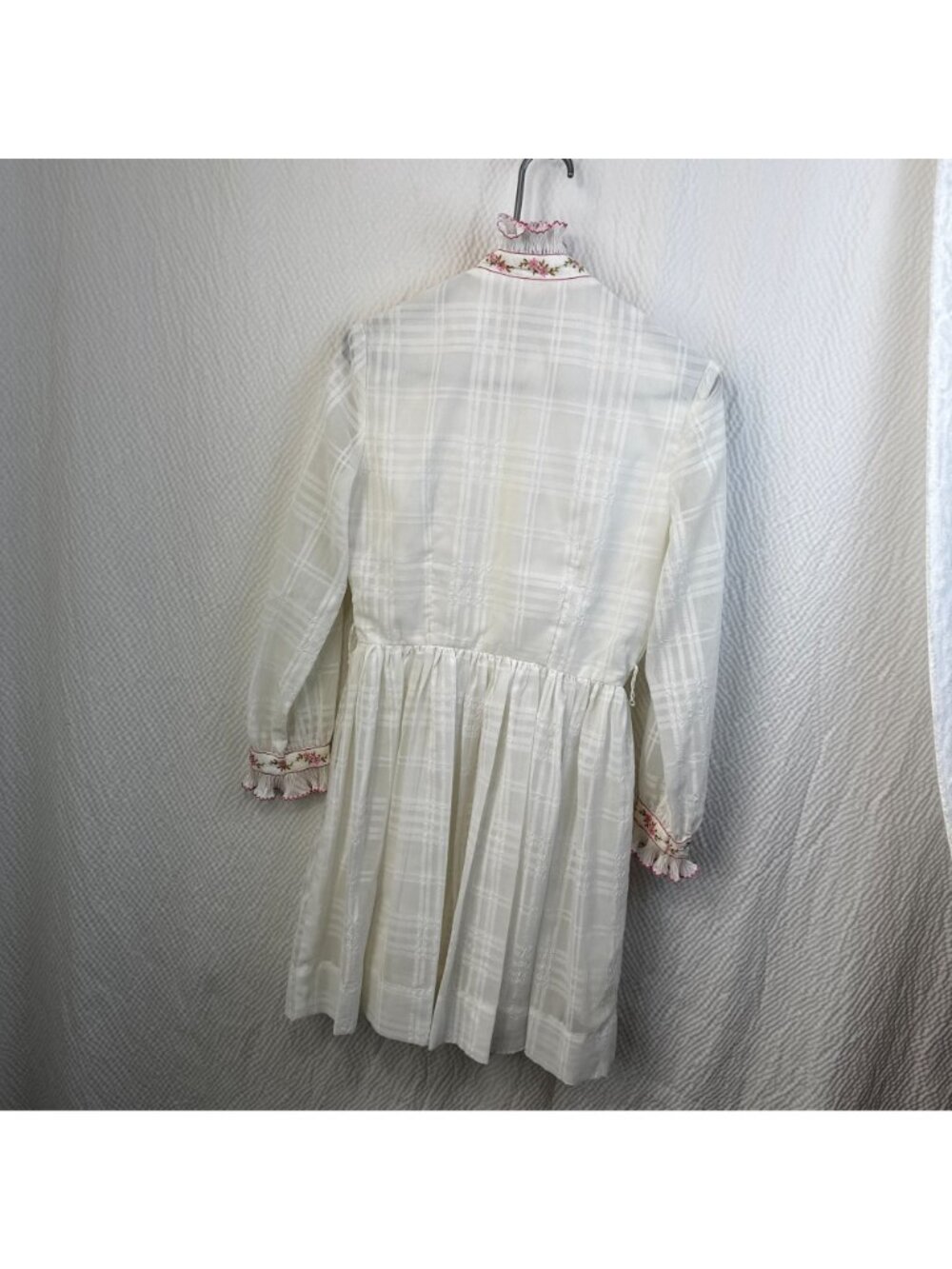 Vintage Jo-Mor St. Louis White Dress With Pink Floral Embroidery Ruffle Details - Picture 9 of 10